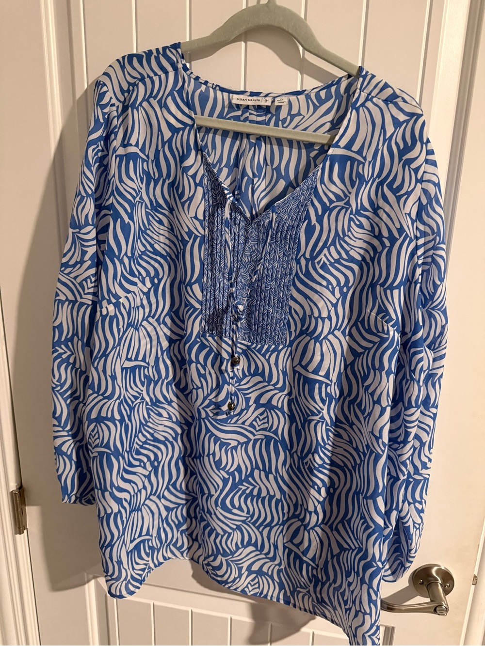 Susan Graver Blue & White Abstract Print Smocked Front Blouse – 2X